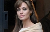 Психопатка Анджелина Джоли обращается грубо с собственными детьми