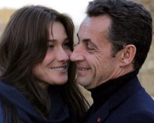 Бруни игнорирует слухи об изменах Саркози