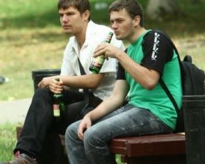 За употребление пива на улицах Киева начали штрафовать