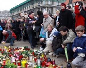 У Польщі продовжили жалобу за загиблими в авіакатастрофі під Смоленськом