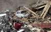 Китайцы убегают из разрушенного землетрясением города (ФОТО)