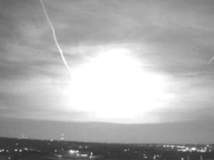 Американці побачили в небі величезний метеорит (ВІДЕО)