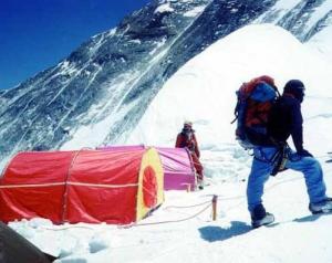 Эверест почистят от тел альпинистов