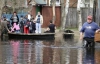 Наводнение пересадило украинцев с авто на лодки (ФОТО)