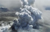 Над вулканом стоїть 3-кілометровий стовп пари (ФОТО)
