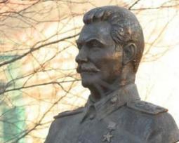 Памятник Сталину будут охранять ветераны спецслужб