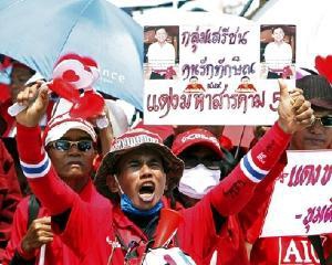 Премьер Таиланда и &amp;quot;красные рубашки&amp;quot; согласились на переговоры