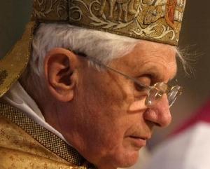 Жертва священика-педофіла подав у суд на Папу Римського