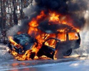 В Ужгороде подожгли автомобиль прокурора