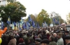 Тысячи львовян митингуют и собираются на Киев
