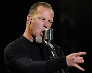 Вокаліста Metallica обікрали в московському ресторані