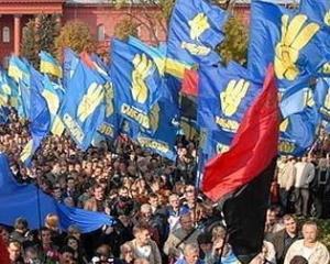 Возле Рады милиция побилась с митингующими