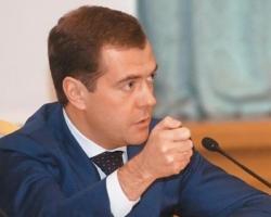 Медведев принял подарок Януковича