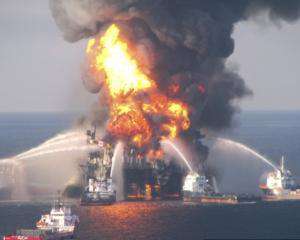 В Мексикансом заливе не могут остановить утечку нефти (ВИДЕО)