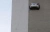 Американець пробив автомобілем стіну 7 поверху (ФОТО)