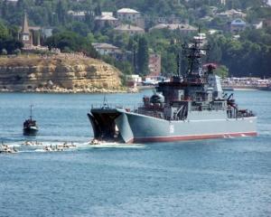 Десантный корабль ЧФ РФ перевернул украинский буксир