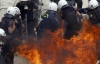 Греческую полицию забросали коктейлями Молотова (ФОТО)