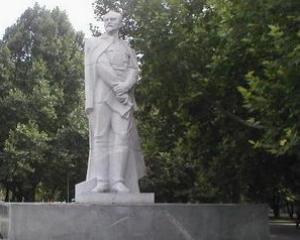 У Запоріжжі обмалювали пам&quot;ятник Дзержинському