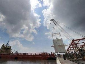 Утечку нефти в Мексиканском заливе закроют специальным куполом