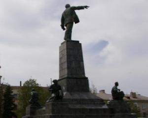 Памятник Ленину в Севастополе облили черной краской