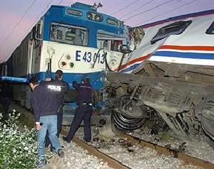 В Турции столкнулись два поезда, есть пострадавшие