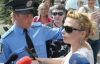 Вагітна Карпа сварилася з міліцією через сміття для Черновецького (ФОТО)