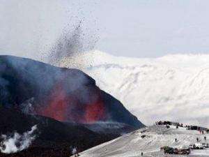 Исландский вулкан опять парализовал авиасообщение в Европе