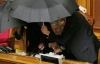 Литвин привів на засідання Ради охоронця з парасолькою