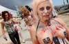 По пляжу в Каннах прошлись голые женщины-зомби (ФОТО)