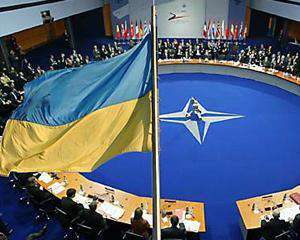 НАТО чекає на Україну, але до членства не змушує