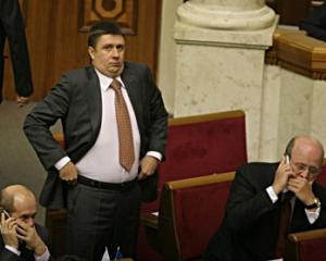 Кириленко предупредил об экспромтах Януковича и Медведева