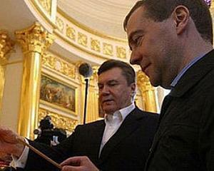 Монахи Печерской Лавры передали Медведеву икону для Путина