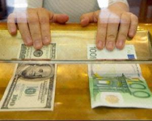 К концу года евро может сравняться с долларом - эксперты