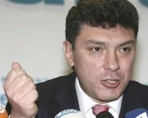 "Люди с кляпом во рту не могут жить достойно" - Немцов