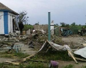 Сильный ветер снес крыши домов в двух селах