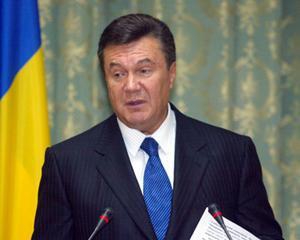 Янукович втік від журналістів у казарму(оновлено)