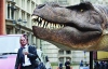 Макети динозаврів вноситимуть у музей через вікна