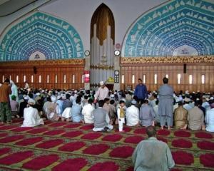 Пакистанские талибы захватили в заложники 1500 прихожан мечети