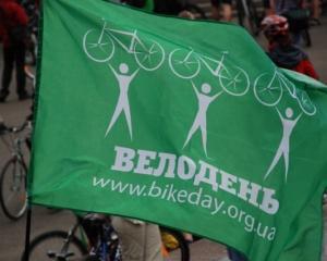 5 тысяч велосипедистов проехались по центру Киева 