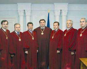 Янукович хочет сократить полномочия Верховного суда