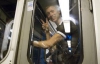 Парень искал адреналин катанием между вагонами метро (ФОТО)