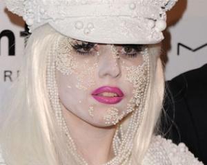 Леди Гага в новом клипе проглотила четки (ВИДЕО)