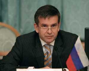 Посол РФ показал Азарову, как выучить украинский