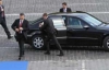 Януковичу предлагают добираться на работу в бронированной кабине