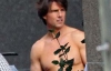 Том Круз показав голий торс на зйомках реклами (ФОТО)