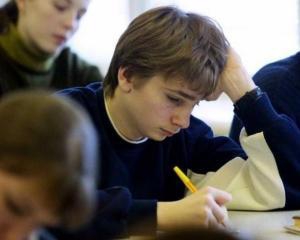 Выпускники стали массово "забивать" на тестирование
