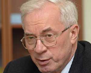 Азаров пояснив, навіщо "приставив" до Черновецького "регіонала"