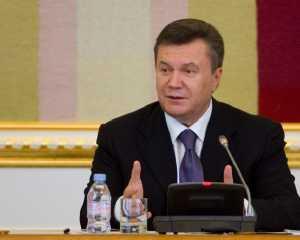Янукович похвалився, що країна  потроху виходить з прірви