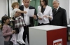 Ярослав Качиньский голосовал с дочкой и внучкой погибшего брата (ФОТО)