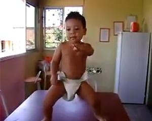 Малыш, танцующий самбу, стал новым хитом YouTube (ВИДЕО)